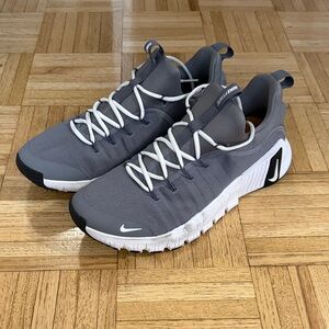 Nike Men's Metcon Free 6 Gray and White Sneakers